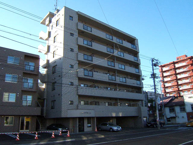 Building appearance. It is an excellent apartment high-rise