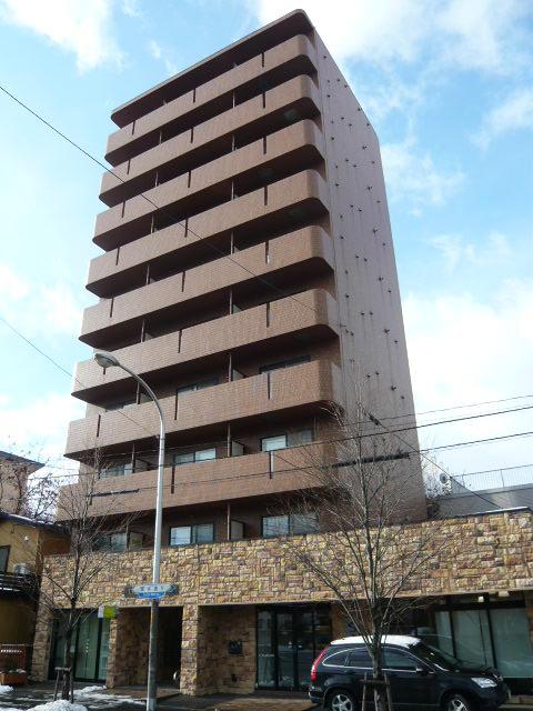 Building appearance. High-rise apartment of 1F tenant