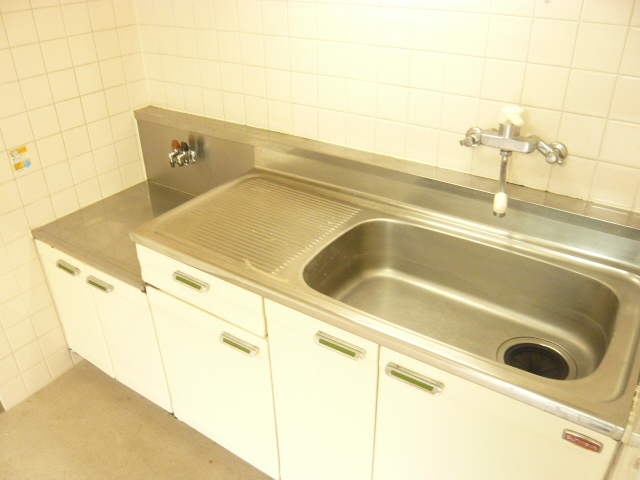 Kitchen. Is a clean kitchen being maintained. 