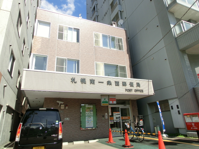 post office. 120m to Sapporo Minamirokujonishi post office (post office)