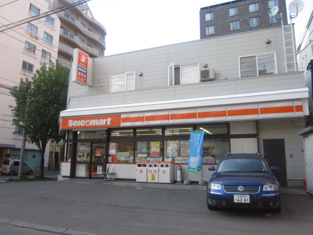 Convenience store. Seicomart back approach to a shrine store up to (convenience store) 520m