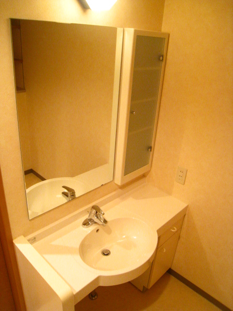 Washroom. With Dresser ☆ 