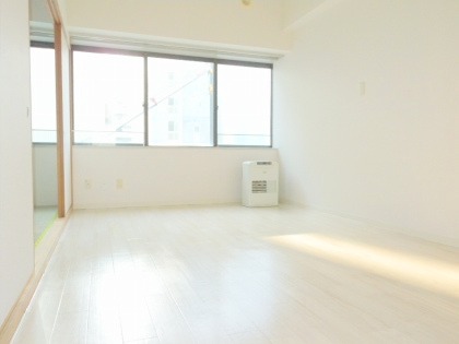 Living and room. Located in the heart of the city center ☆ We introduce here the listing brokerage fee 0 yen in our shop