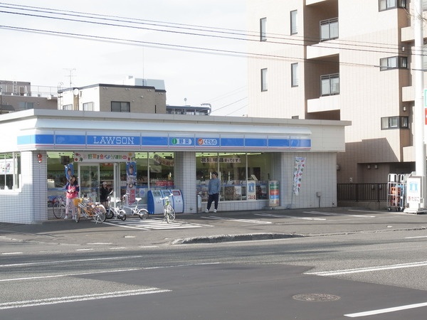 Convenience store. 200m to Lawson Hokkaido Jingumae store (convenience store)