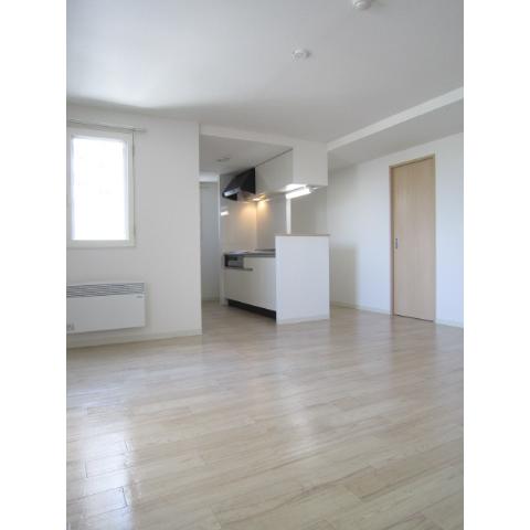 Living and room. White flooring, It is bright and airy! 