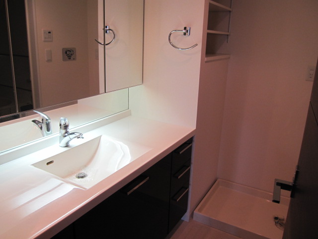 Washroom. Basin space is very large