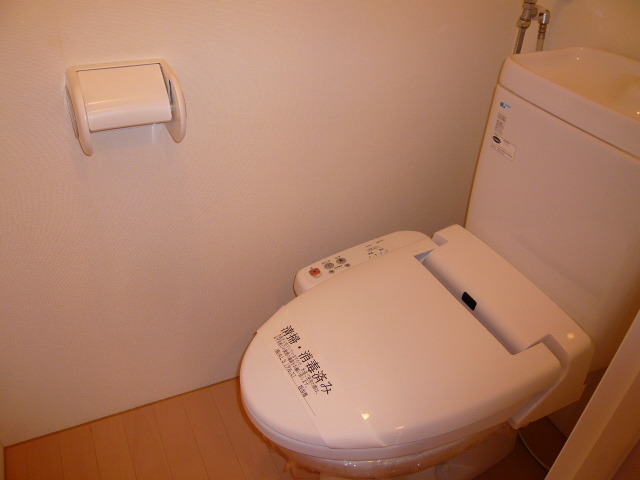 Toilet. Washlet comes! 