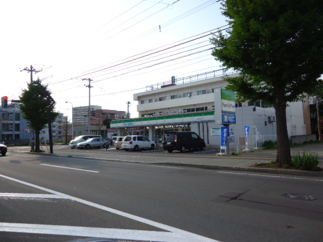 Convenience store. FamilyMart Sapporominami Article 8 store up (convenience store) 233m