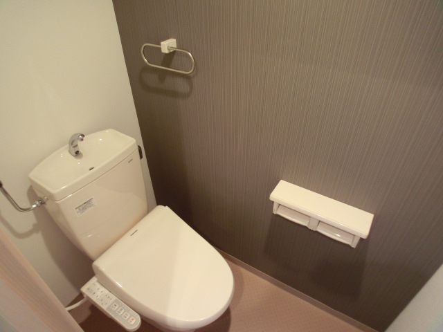 Toilet. Washlet equipped! 