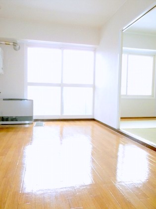 Living and room. Is an economical city gas sunny
