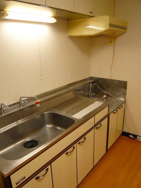 Kitchen. Although old, Spacious kitchen