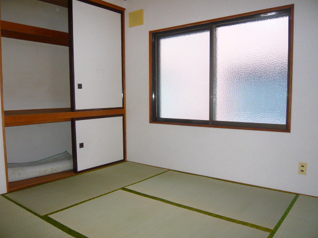 Other room space. Tatami also clean, Calm Japanese-style room ☆ 