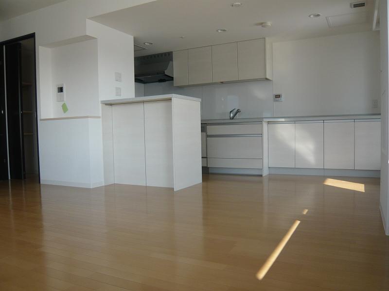 Living and room. Bright living room kitchen with a white to keynote! 