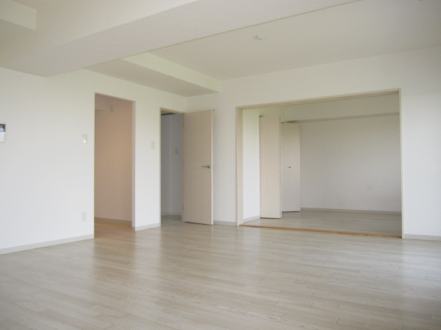 Living and room. wide! bright! ! Rare is the floor plan ☆ 