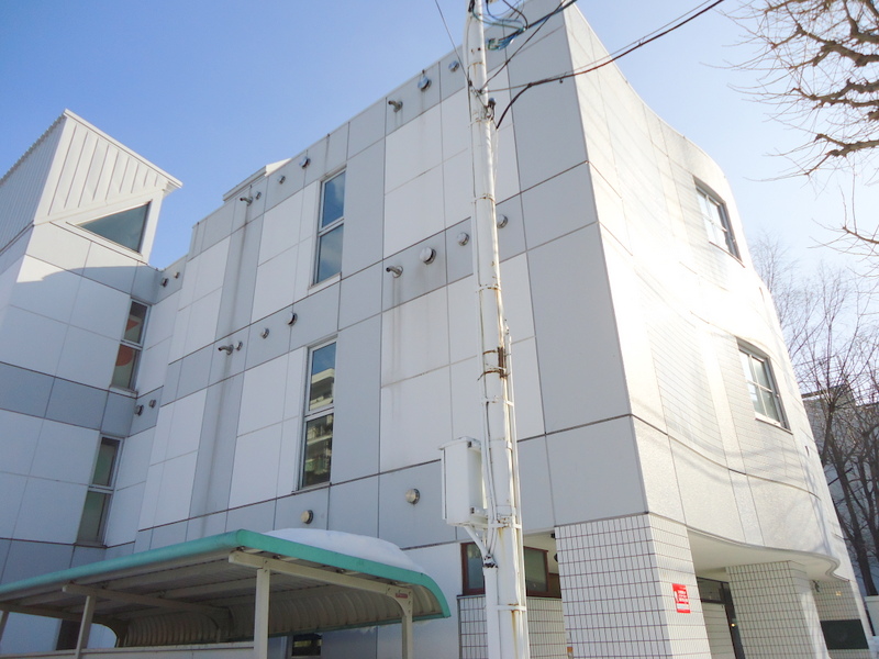 Building appearance. Reinforced concrete three-story