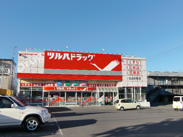 Dorakkusutoa. Tsuruha drag Gyokei through shop 410m until (drugstore)