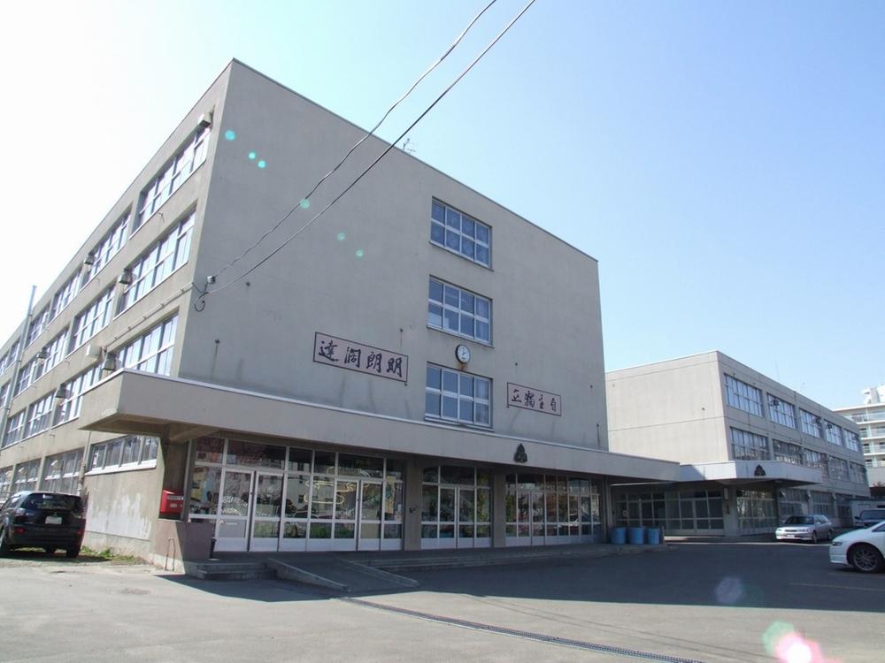 Junior high school. Sapporo City Koryonaka 1045m to school