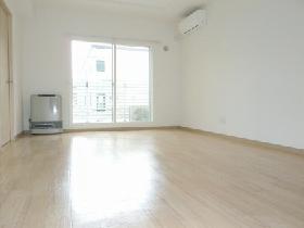 Living and room. Expenses in the city gas and the net free of charge greatly reduced ☆ Storage capacity is also excellent