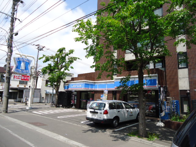 Convenience store. Lawson Sapporominami Article 14 west shop until (convenience store) 371m