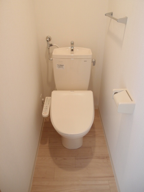 Toilet. Washlet can be equipped to have year-round comfortable use! ! 