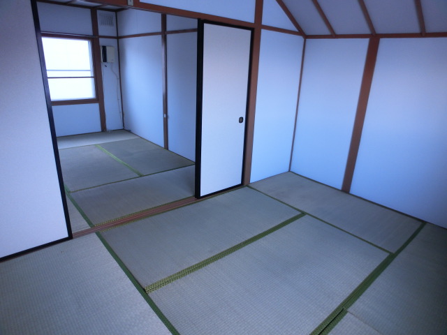 Other room space. 2F has become to continue Japanese-style room. 