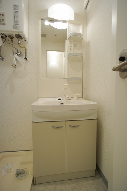 Washroom.  ☆ Shower with cosmetic washbasin ☆ 