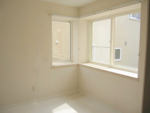 Other room space. bay window