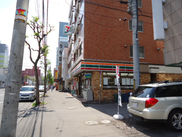 Convenience store. Seven-Eleven South Article 5 store up (convenience store) 178m