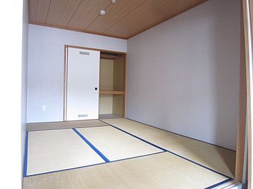 Other room space. Japanese-style room is also beautiful