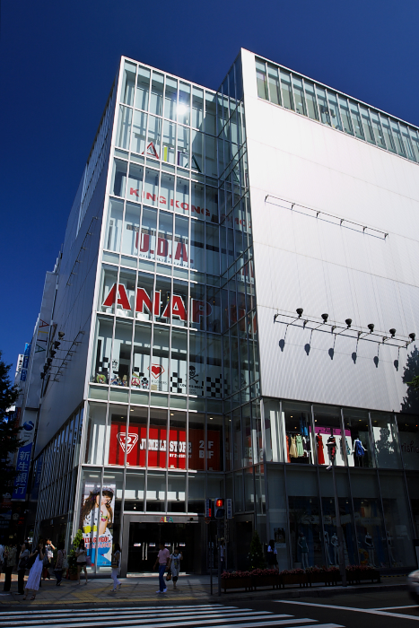 Shopping centre. 200m to Sapporo Alta (shopping center)