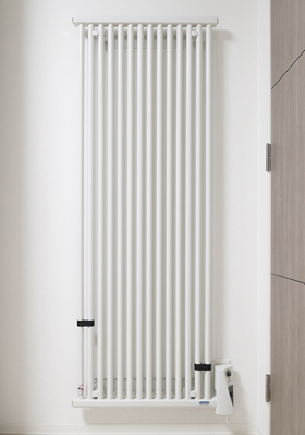  [Electrical panel heater] Excellent design, Electrical panel heater of form and refreshing. Slim panel that does not take the place, By natural convection and radiant heat to not pollute the air, Produce a quiet and soft, fine warmth. Also, Dangerous and unpleasant odor due to the combustion of fire, It does not have any mechanical driving sound (same specifications)