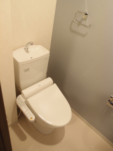 Toilet. It can washlet equipped to and comfortable use! 