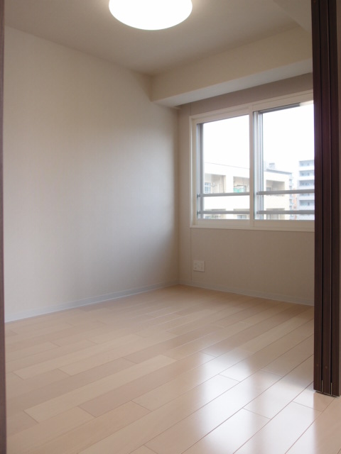 Other room space. Bedroom There is also a bright and clean feeling! It is a window is large ventilation is also good! 