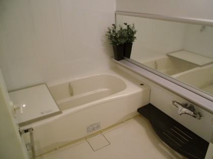 Bath. Bathroom Dryer ・ Reheating function with bus