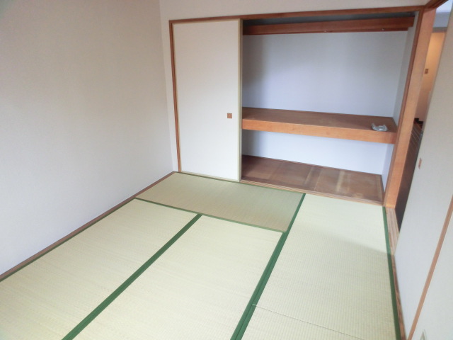 Other room space. Large storage with a Japanese-style room