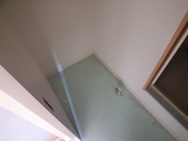 Washroom. ☆ Washing machine Storage ☆