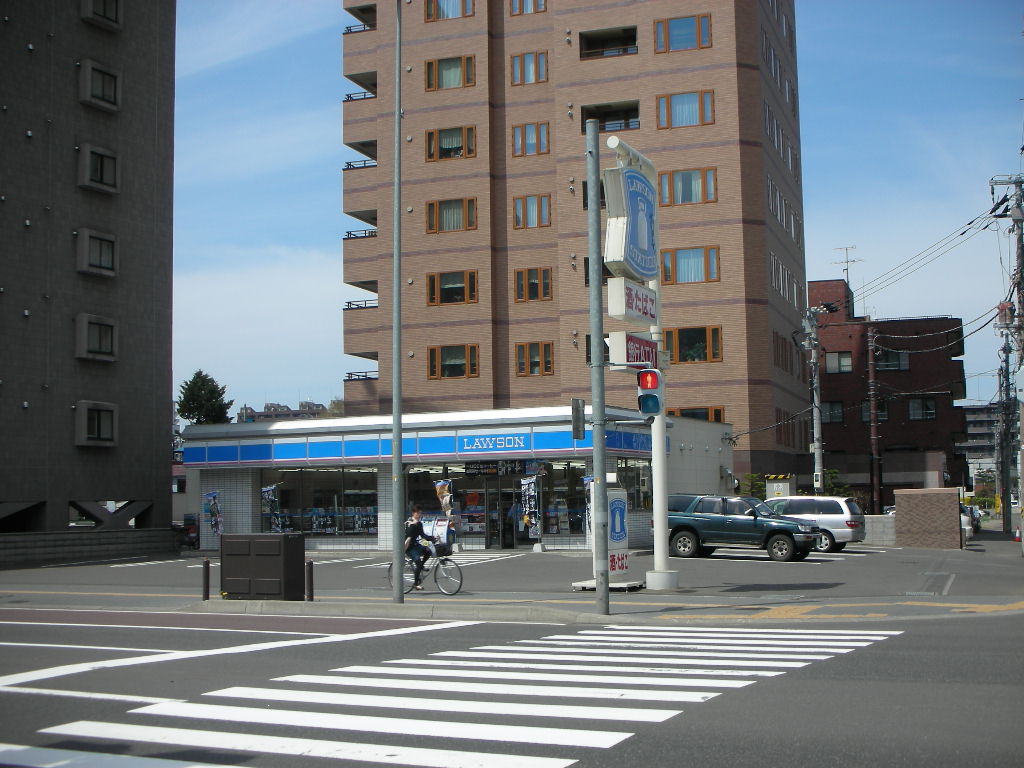 Convenience store. Lawson, Chuo-ku, Hokkaido Jingumae store (convenience store) to 200m