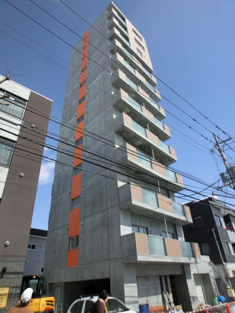 Building appearance. Zenshitsuminami-facing high-rise apartment