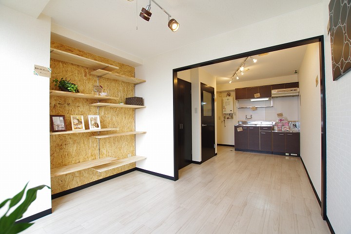 Kitchen. It is sharp rooms utilizing the black. 