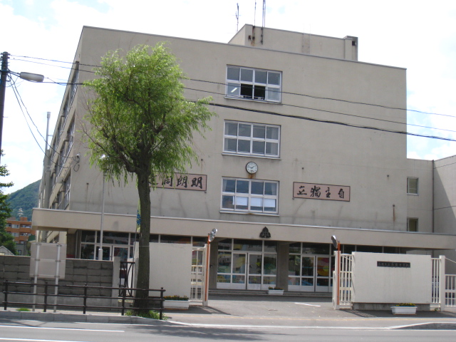 Junior high school. 705m to Sapporo Municipal Koryonaka school (junior high school)