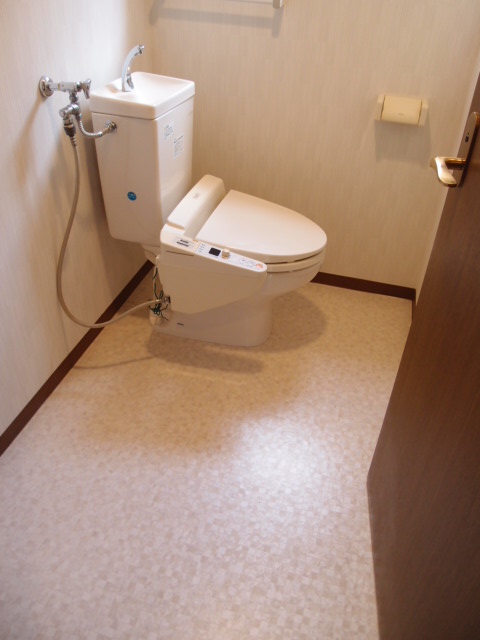 Toilet. Toilet space is also spacious! Washlet year comfortable rooms! 