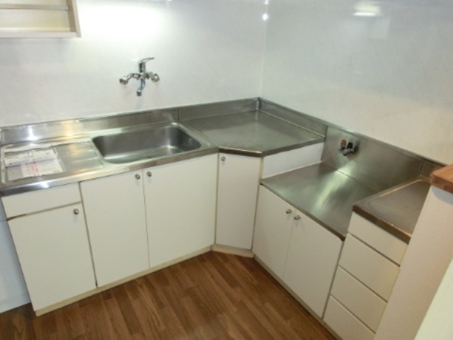 Kitchen. L-shaped kitchen! ! ! ! 