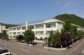 Primary school. 912m to Sapporo Municipal Midorigaoka elementary school (elementary school)