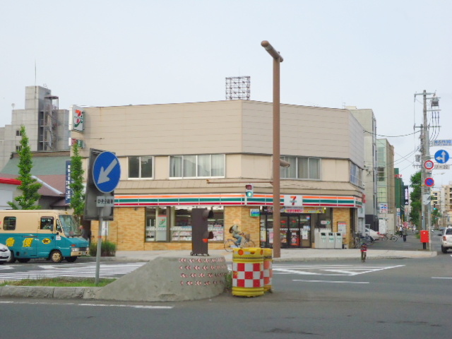 Convenience store. Seven-Eleven Sapporominami 6 Nishi 18-chome up (convenience store) 145m