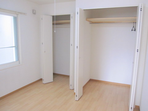 Other room space. Western-style double closet