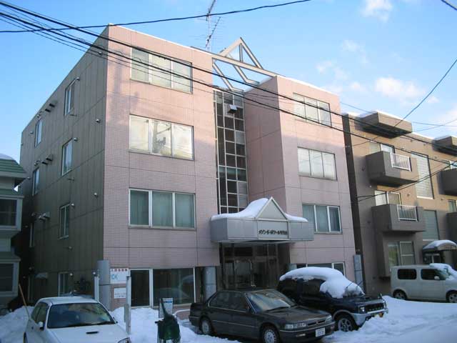 Building appearance. 4 is a steel frame of the apartment denominated in floor. 