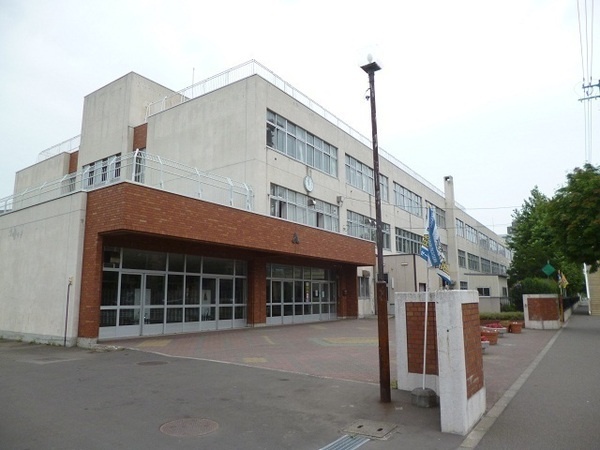 Primary school. 471m to Sapporo Municipal Miyanomori elementary school (elementary school)