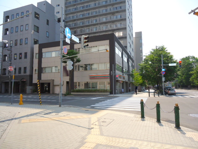 Convenience store. Seven-Eleven Sapporo Odorinishi 13-chome up (convenience store) 189m