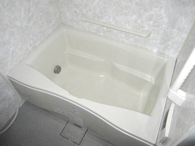 Bath. Easy-to-use bath in clean! ! 