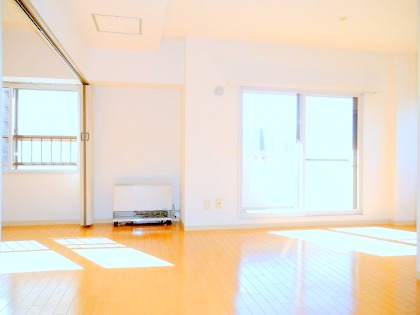 Living and room. You can move within the initial cost 90,000 yen economic city gas